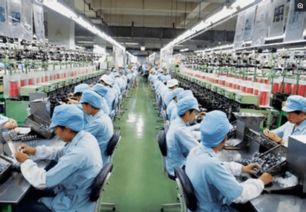 咫尺隔阂 防尘服下的陌生与坚守